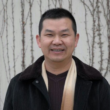 梁碧龙
